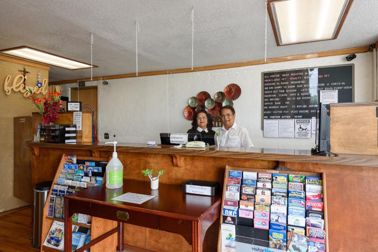 Guest Inn ロジャース エクステリア 写真